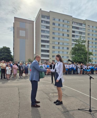 Вадим Черепица поздравил выпускников правового класса СШ№13 Гродно