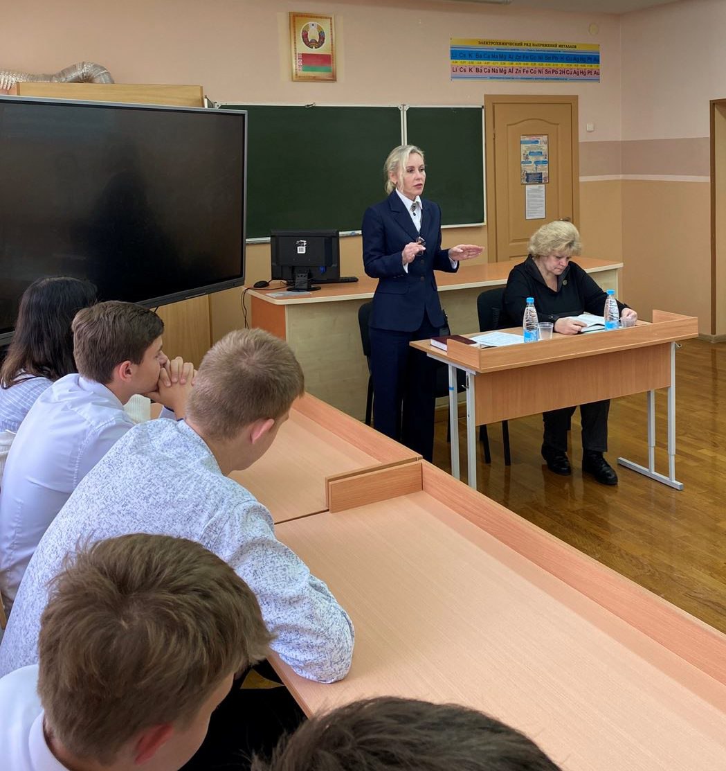 Адвокаты страны продолжают работу по правовому воспитанию со школьниками