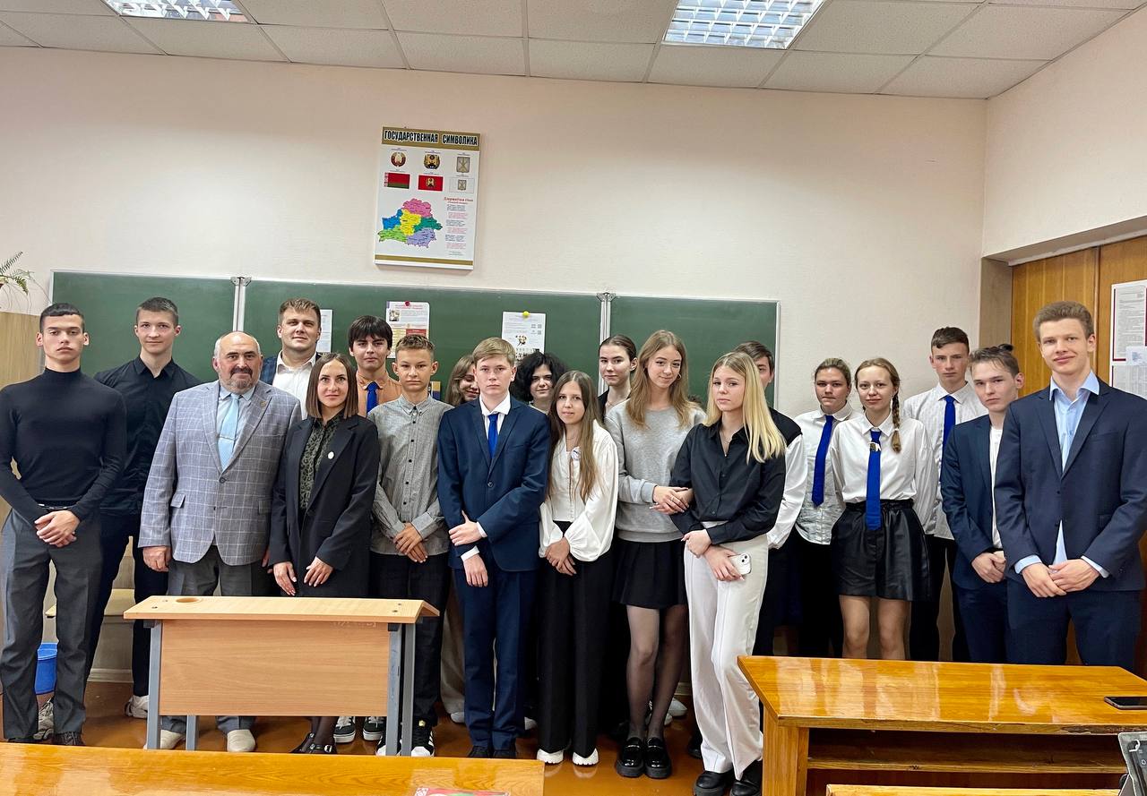 В преддверии  Дня народного единства молодые адвокаты Беларуси   провели уроки правовых знаний для школьников  