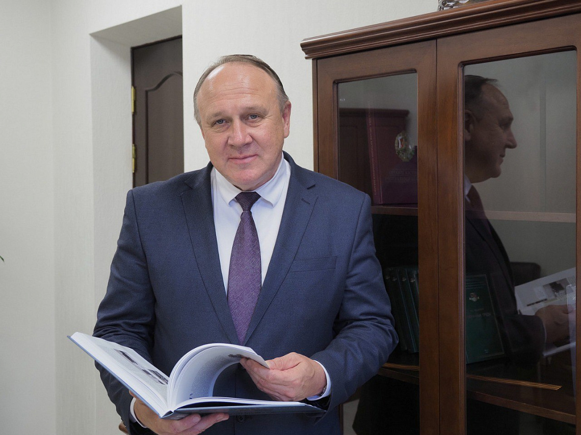 Поздравление председателя Белорусской республиканской коллегии адвокатов со 100-летием Минской областной коллегии адвокатов