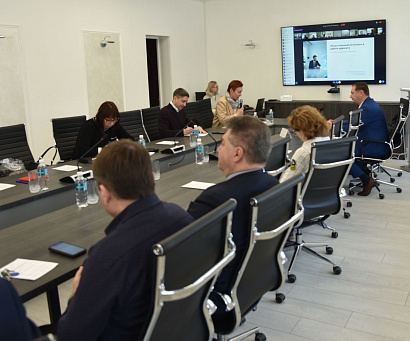 Тему искусственного интеллекта обсуждают на семинарском занятии в БРКА